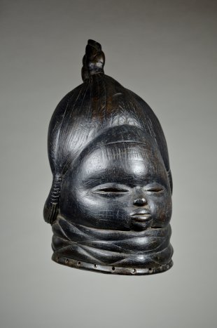 Bundu mask from the Sande Society 16